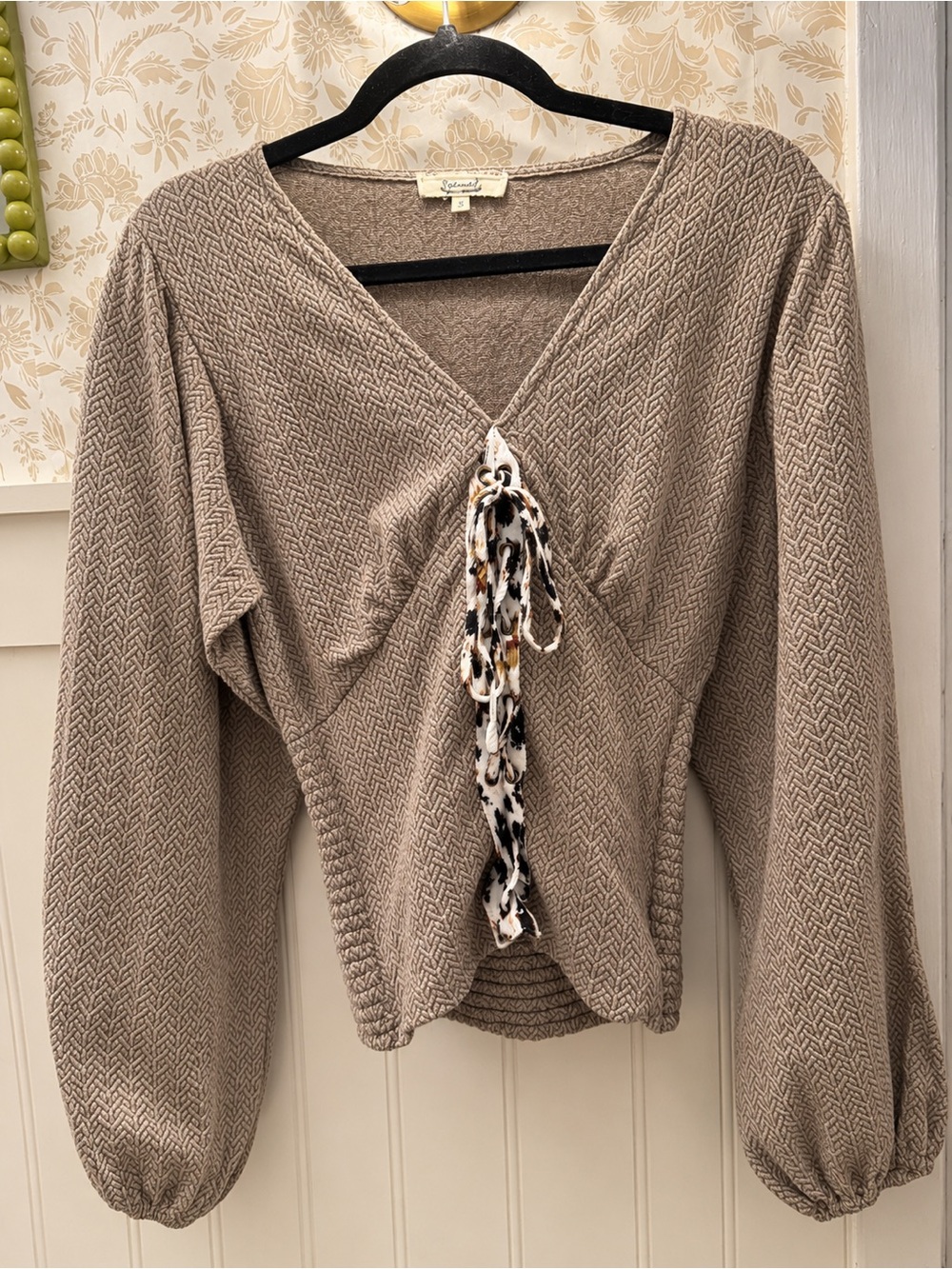 Gimmicks Taupe Textured Lace-Up Balloon Sleeve Top - Size Small